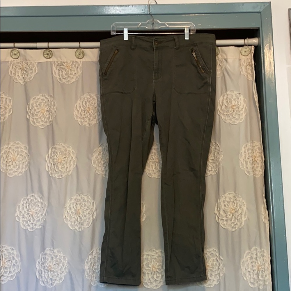 Roz & Ali forest green ankle pants